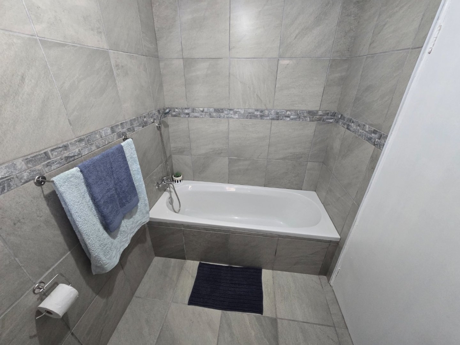 2 Bedroom Property for Sale in Pelican Park Western Cape